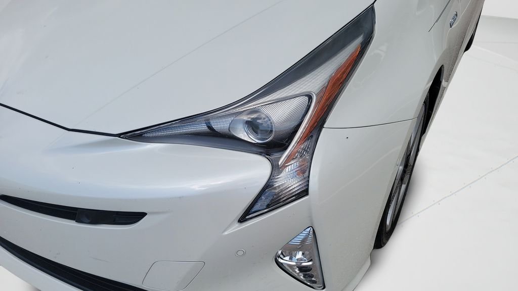 Certified Used 2017 White Toyota Four Touring image 23