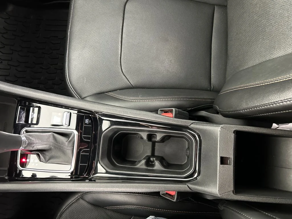 Used 2023 Silver Jeep Limited image 15