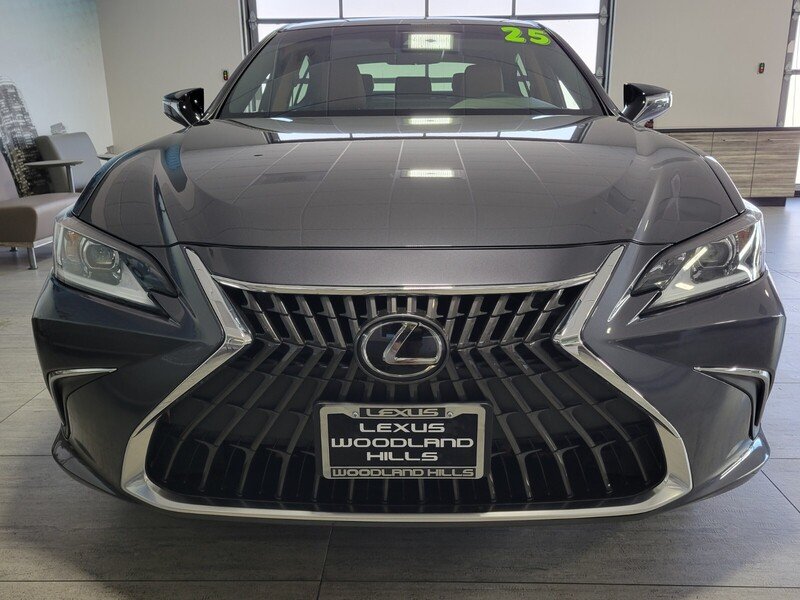 2025 Lexus ES 350 - Photo 10