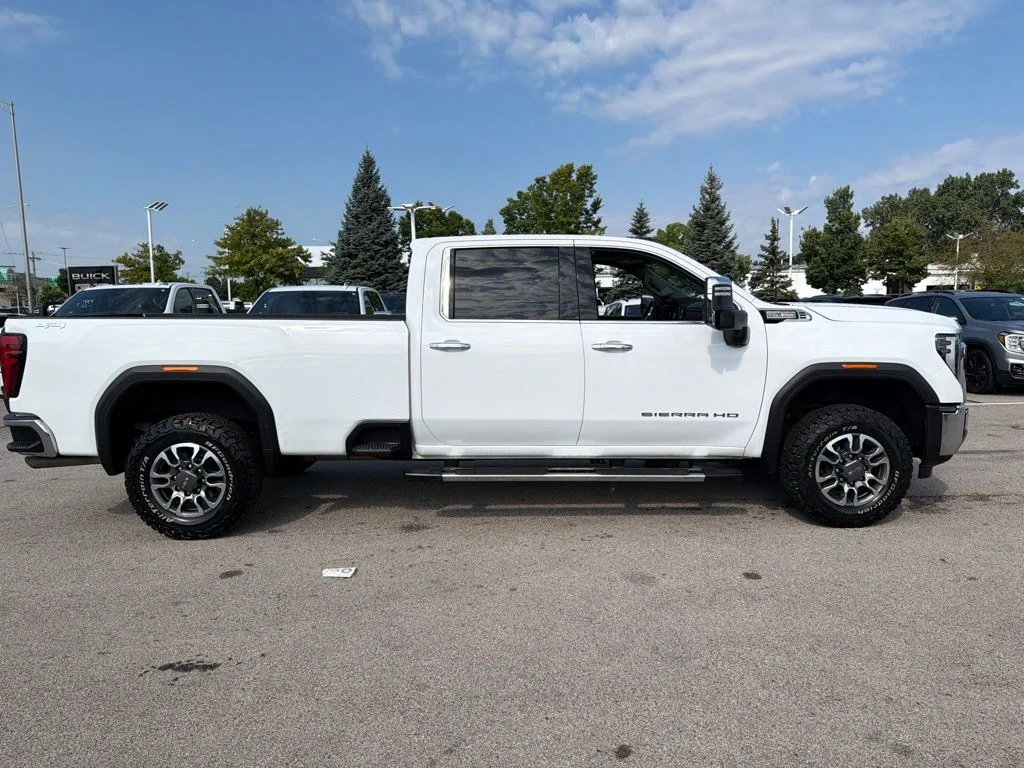 Used 2024 White GMC SLT image 8