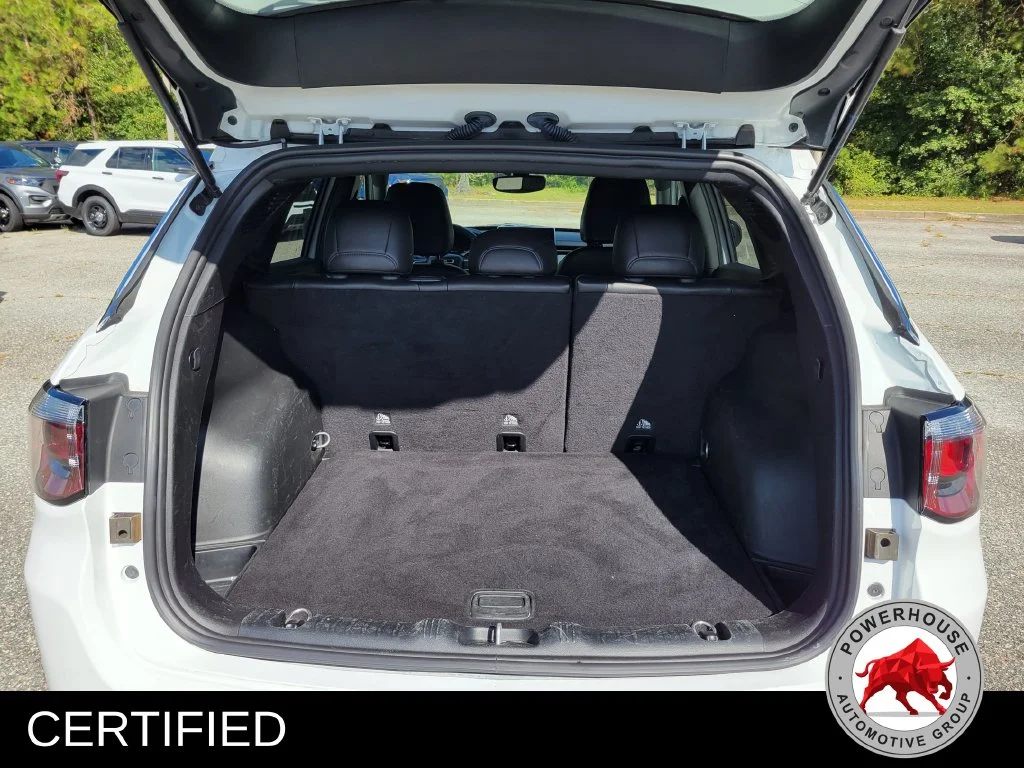 Used 2024 White Jeep Latitude image 14