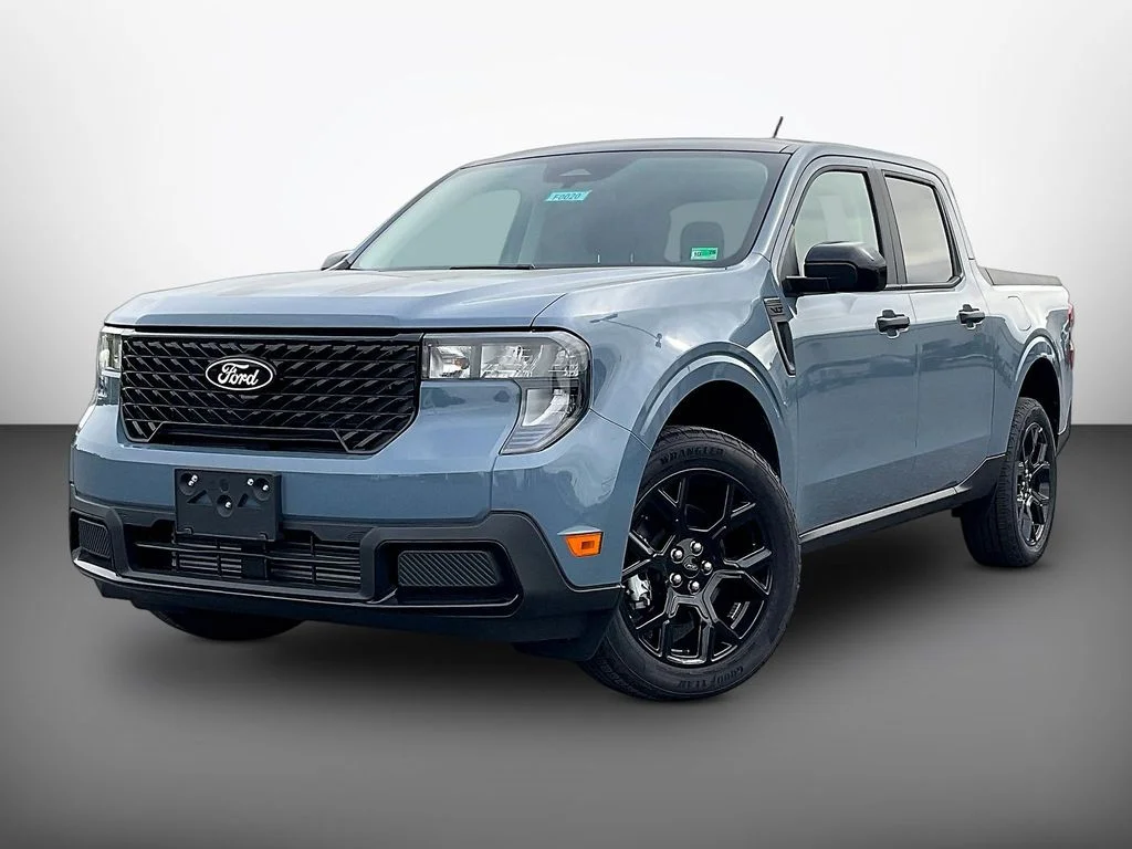 New 2025 Azure Gray Metallic Tri-Coat Ford XLT image 2