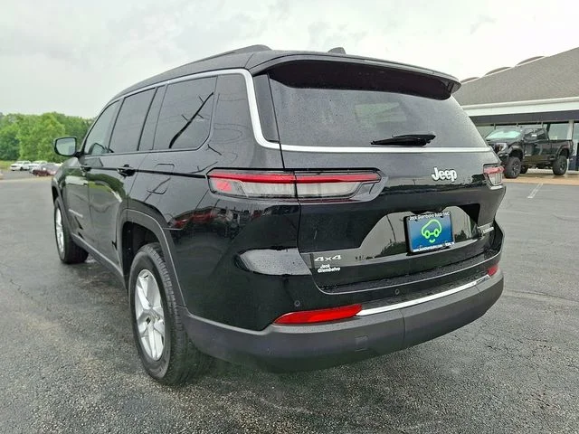 Used 2025 Black Jeep Laredo image 5