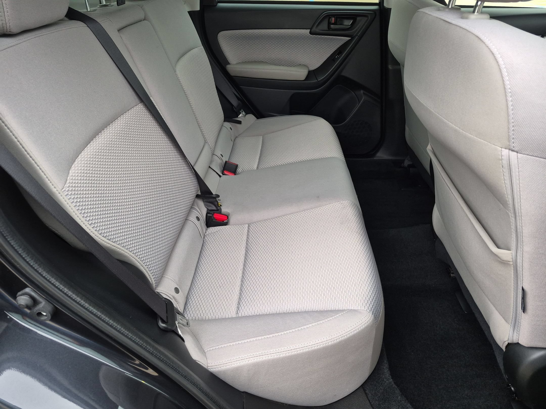 Used 2018 Dark Gray Metallic Subaru 2.5i Premium AWD image 29