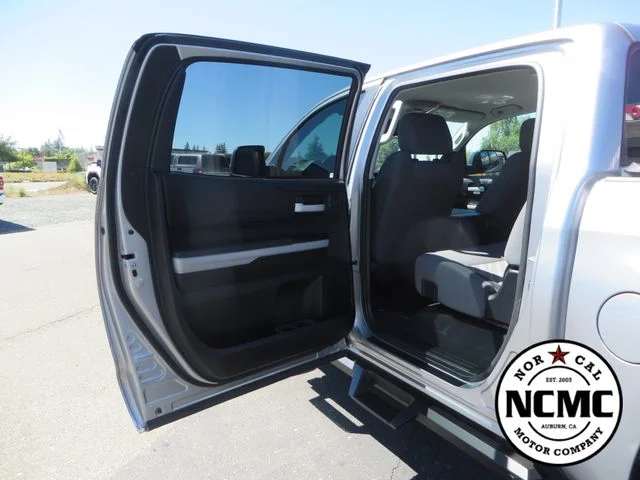 Used 2018 Silver Toyota SR5 image 41
