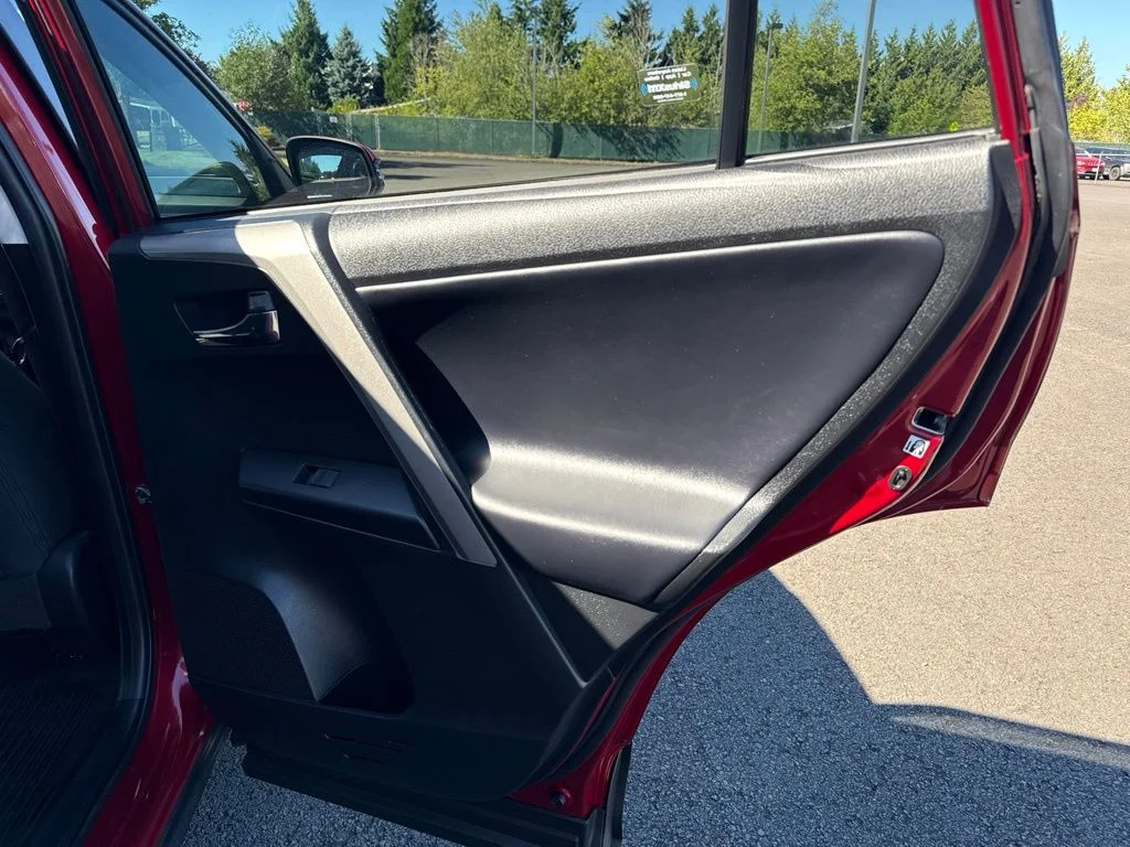 Used 2018 Ruby Flare Pearl Toyota XLE image 23