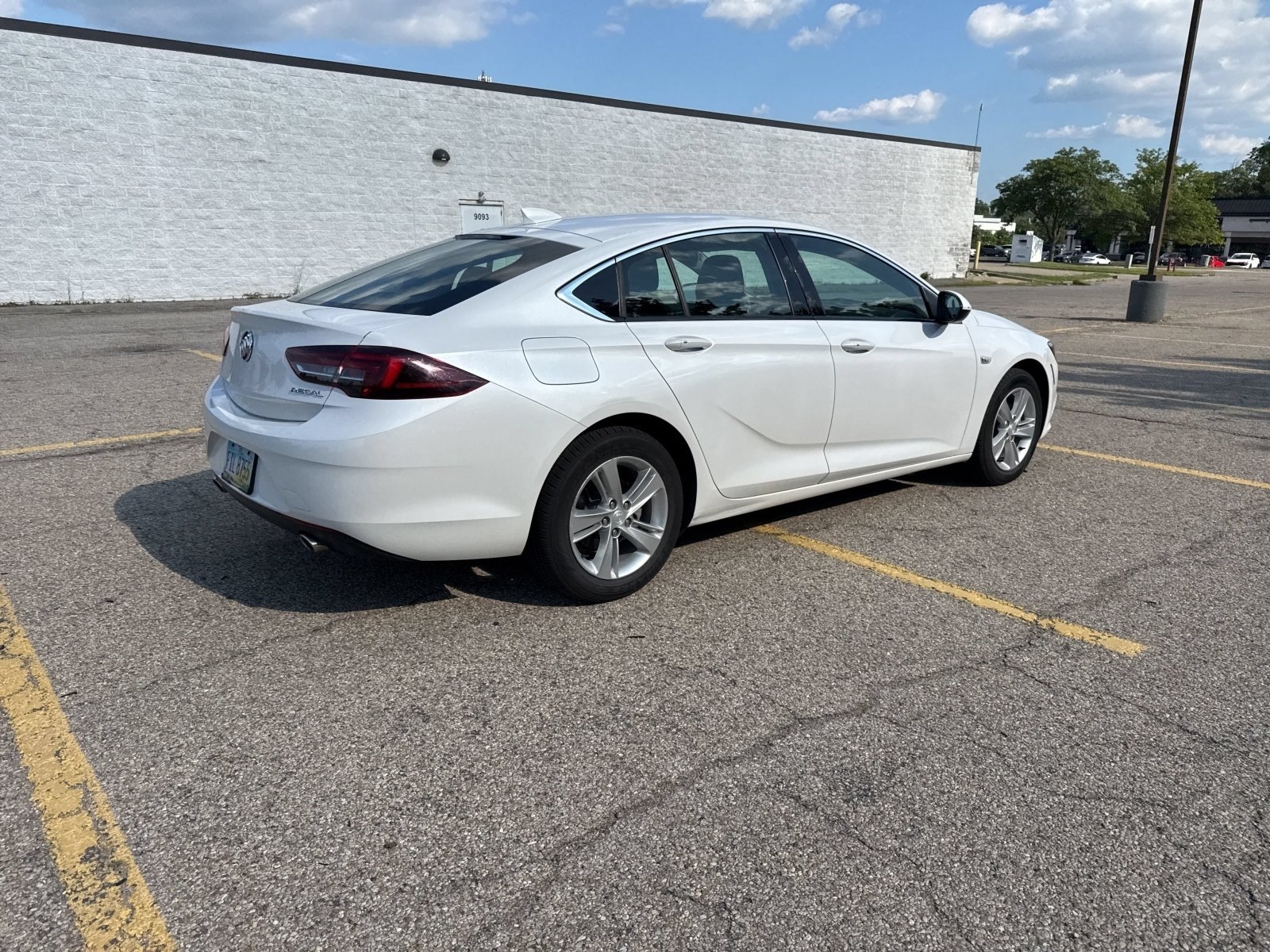 Used 2019 White Frost Tricoat Buick Preferred image 20