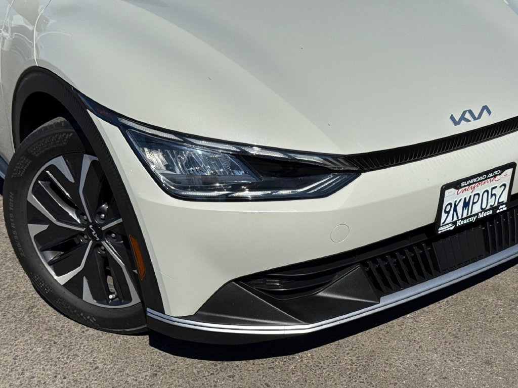 Used 2024 White Kia Light image 6