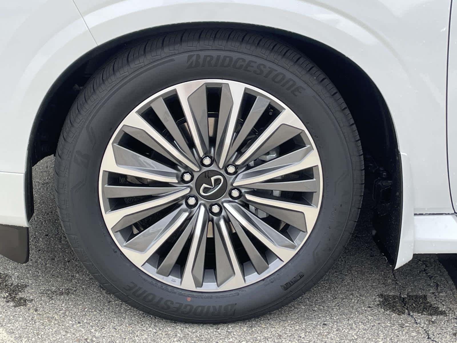 New 2026 Radiant White INFINITI LUXE image 14