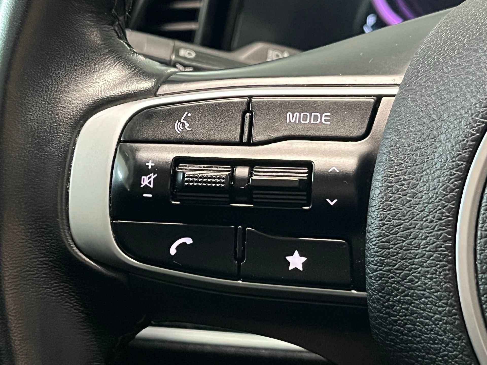 Used 2024 Green Kia X-Line image 31