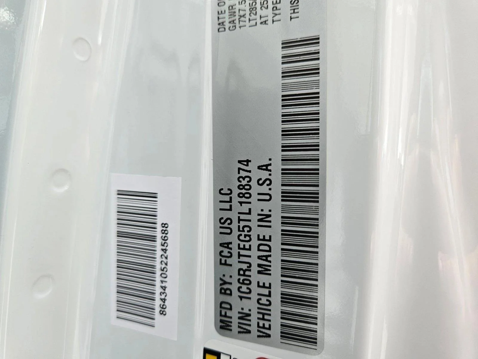 New 2026 Bright White Clear-Coat Exterior Paint Jeep Mojave image 15