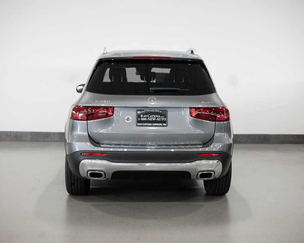New 2026 Mountain Grey Metallic Mercedes-Benz GLB 250 image 11