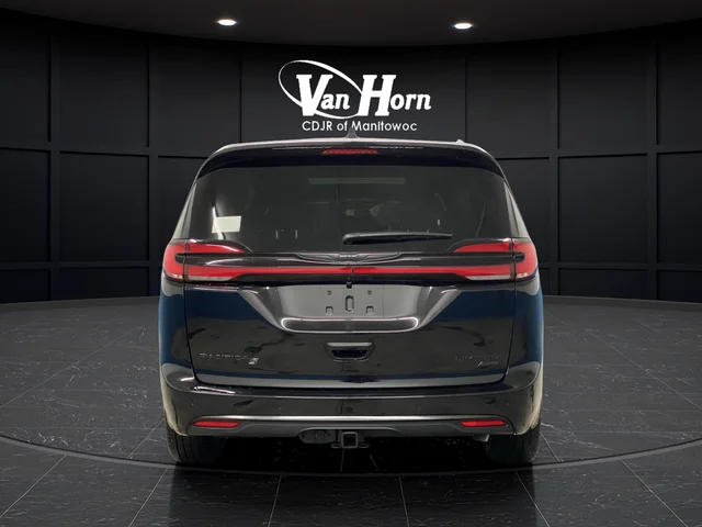 New 2026 Diamond Black Crystal Pearl-Coat Exterior Paint Chrysler Limited image 14