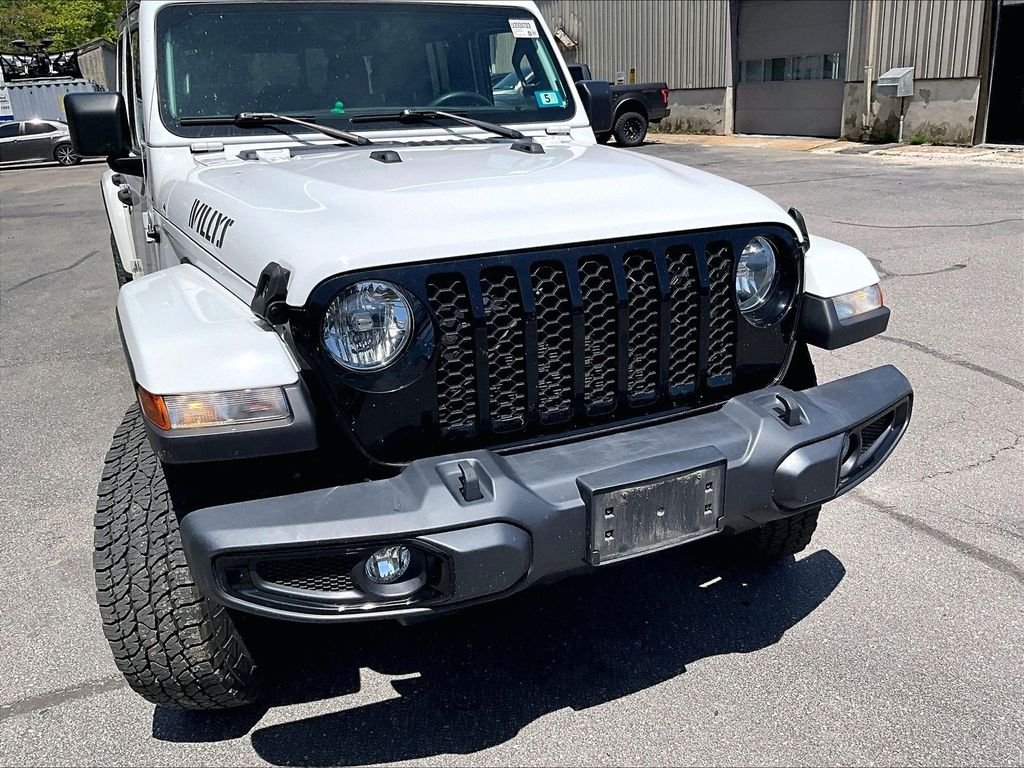 Used 2022 Bright White Clearcoat Jeep Sport image 5