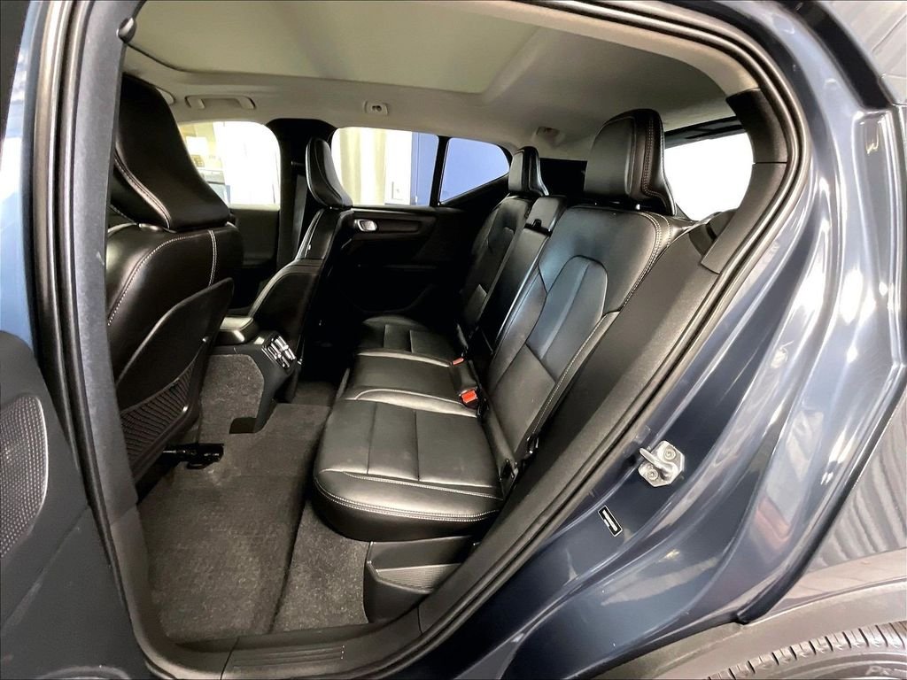 Used 2021 Blue Volvo Momentum image 15