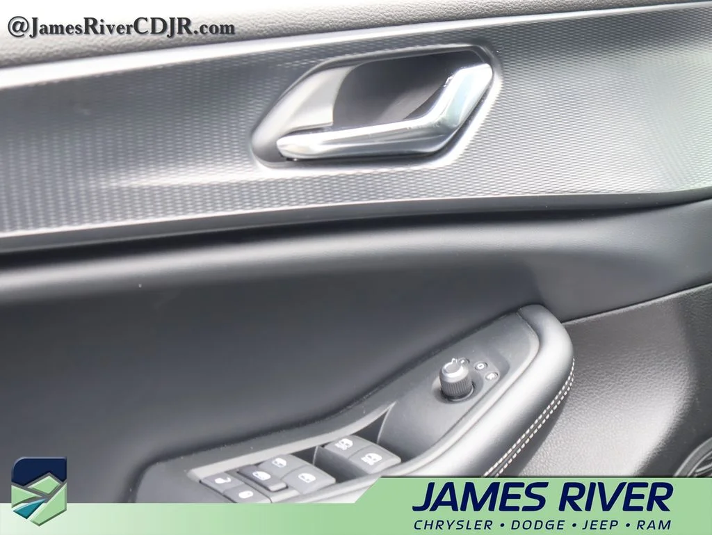Used 2024 Silver Jeep Altitude image 23