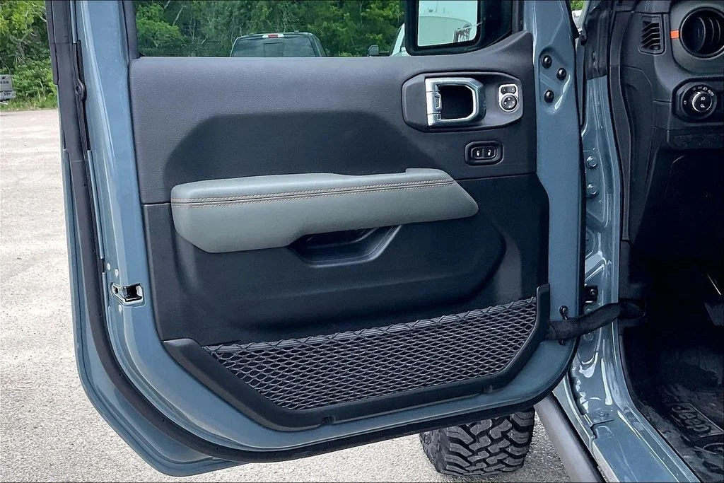 New 2026 Anvil Clear-Coat Exterior Paint Jeep Mojave image 13
