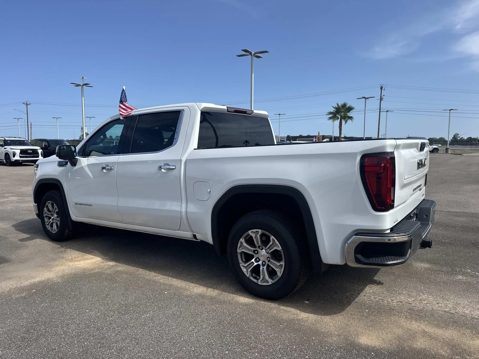 Used 2024 White GMC SLT image 7