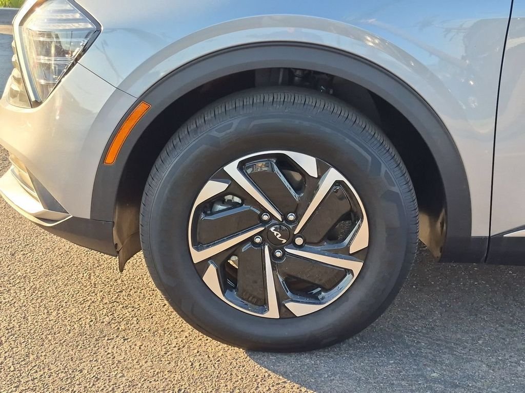Certified Used 2025 Steel Gray Kia LX image 33