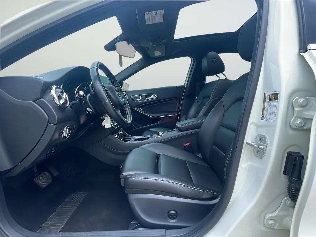 Used 2018 White Mercedes-Benz GLA 250 image 10