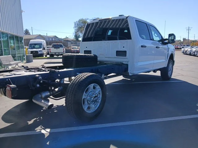New 2026 Oxford White Ford F-350® XLT image 3