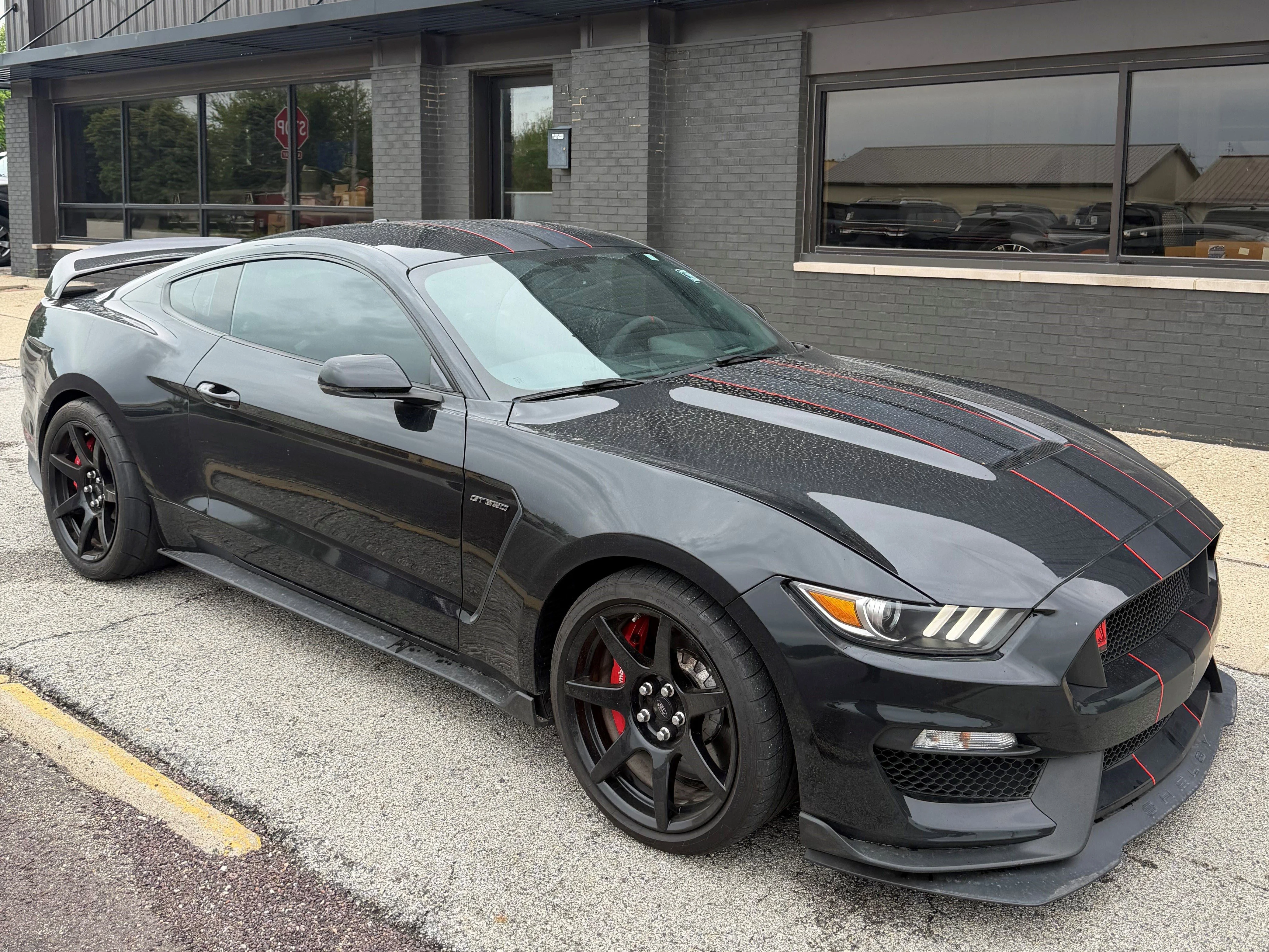 Used 2017 Shadow Black Ford Shelby GT350R image 3