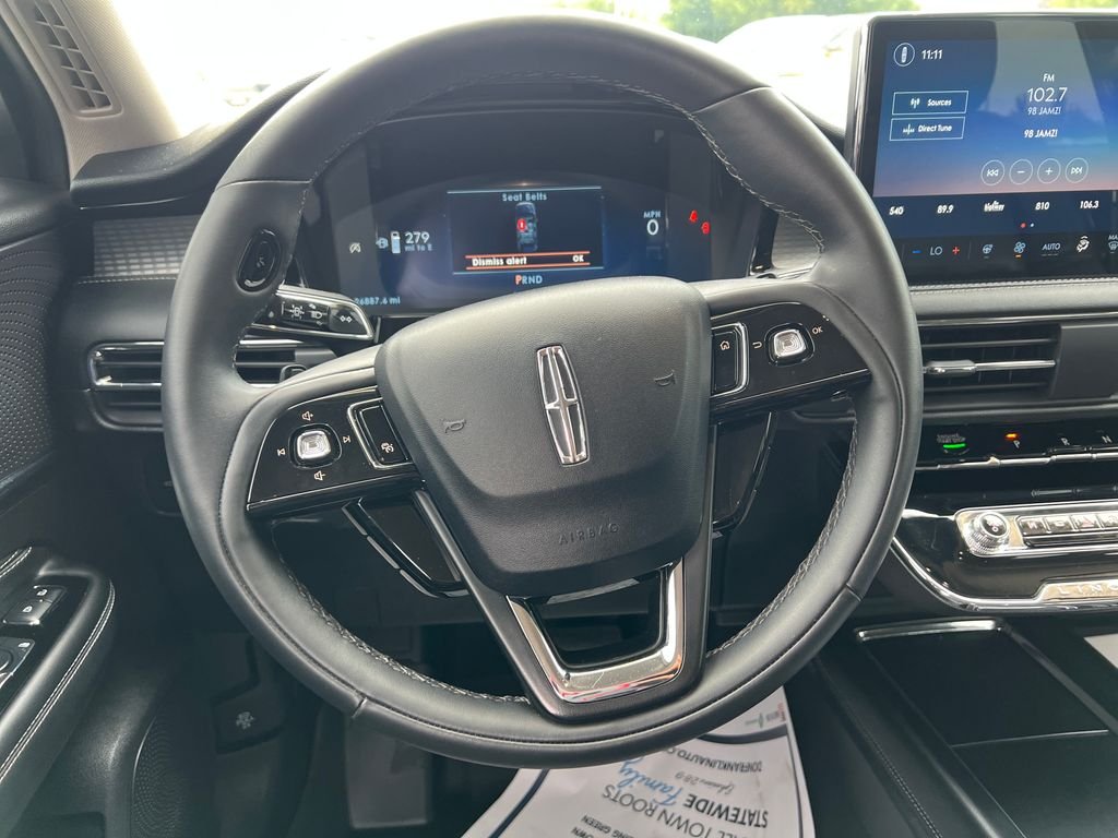 Used 2023 Silver Lincoln Standard image 17