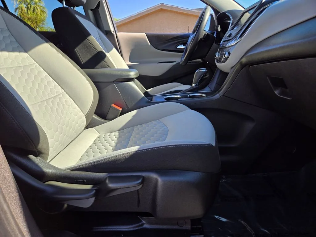 Used 2021 SILVER ICE METALLIC Chevrolet LT image 16