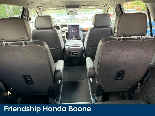Used 2025 Silver GMC Denali image 43
