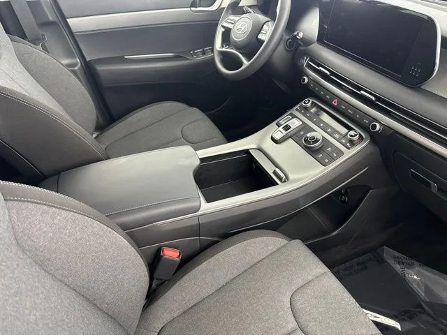 Used 2025 Black Hyundai SE image 22