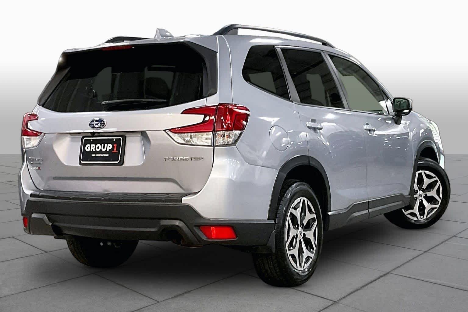 Used 2019 Ice Silver Metallic Subaru Premium image 13