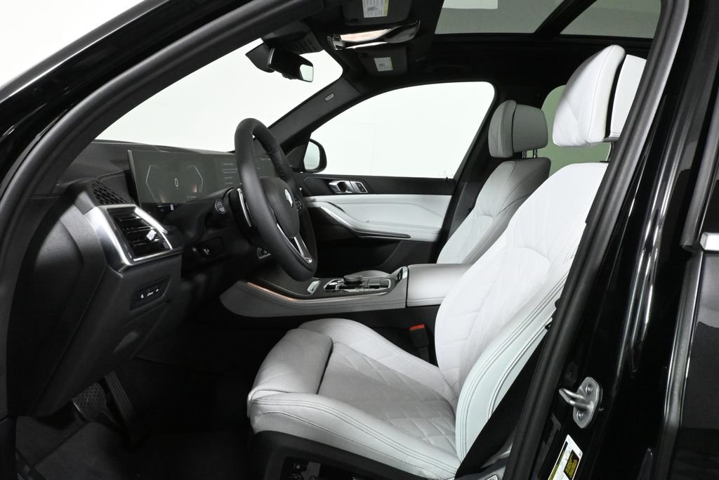 Used 2026 Black BMW xDrive40i image 3