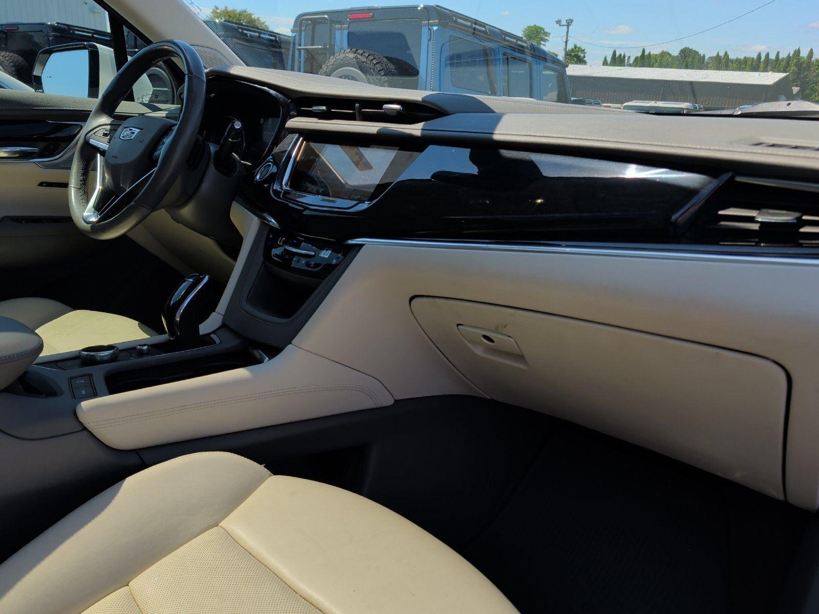 Used 2023 Crystal White Tricoat Cadillac FWD Premium Luxury image 41