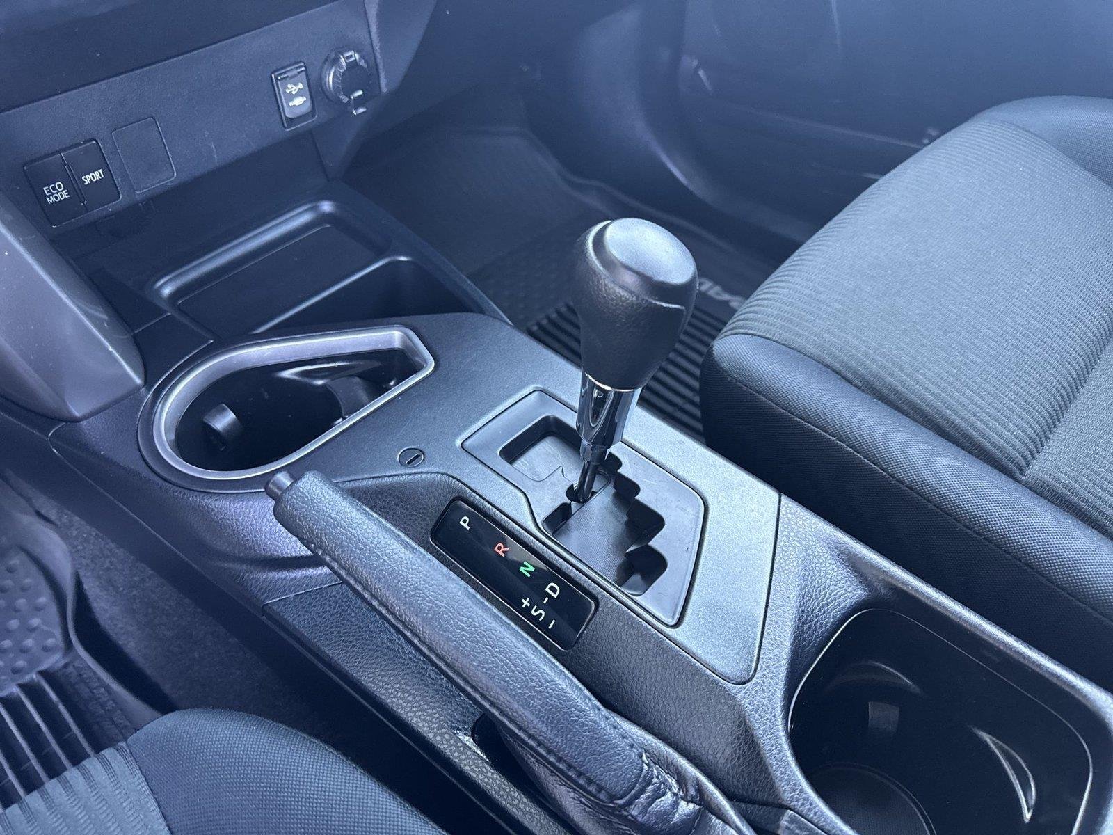2017 Toyota RAV4 LE - Photo 15