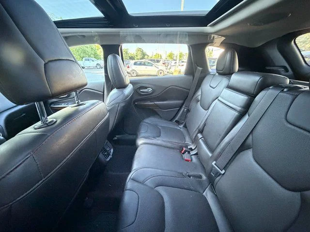 Used 2016 Red Jeep Trailhawk image 9