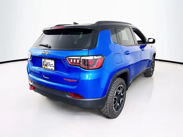 New 2026 Hydro Blue Pearl-Coat Exterior Paint Jeep Trailhawk image 7