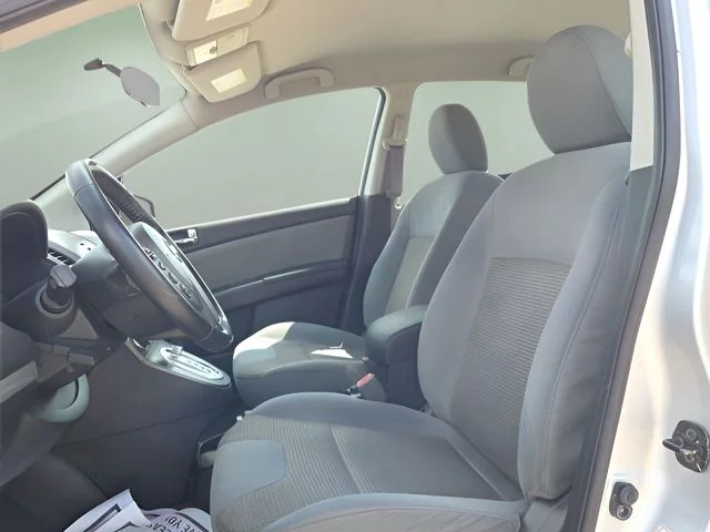 Used 2010 Silver Nissan 2.0 SR image 9