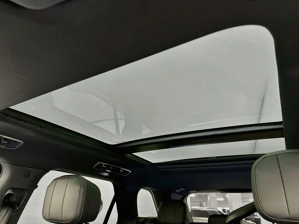 New 2027 Santorini Black Land Rover Dynamic SE image 22