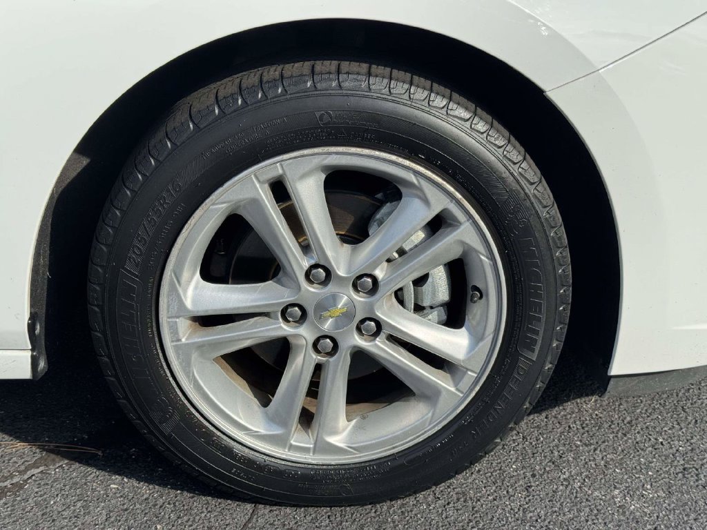 Used 2017 White Chevrolet LT image 26