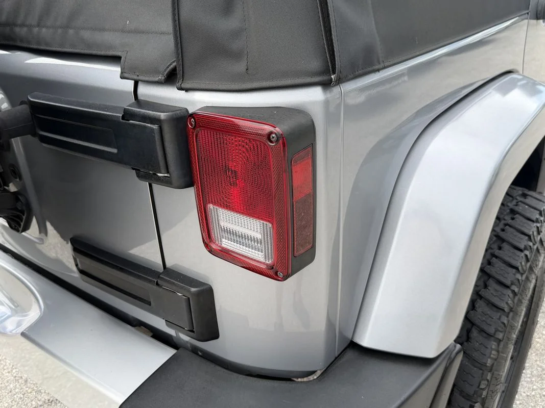 Used 2013  Jeep Sahara image 9