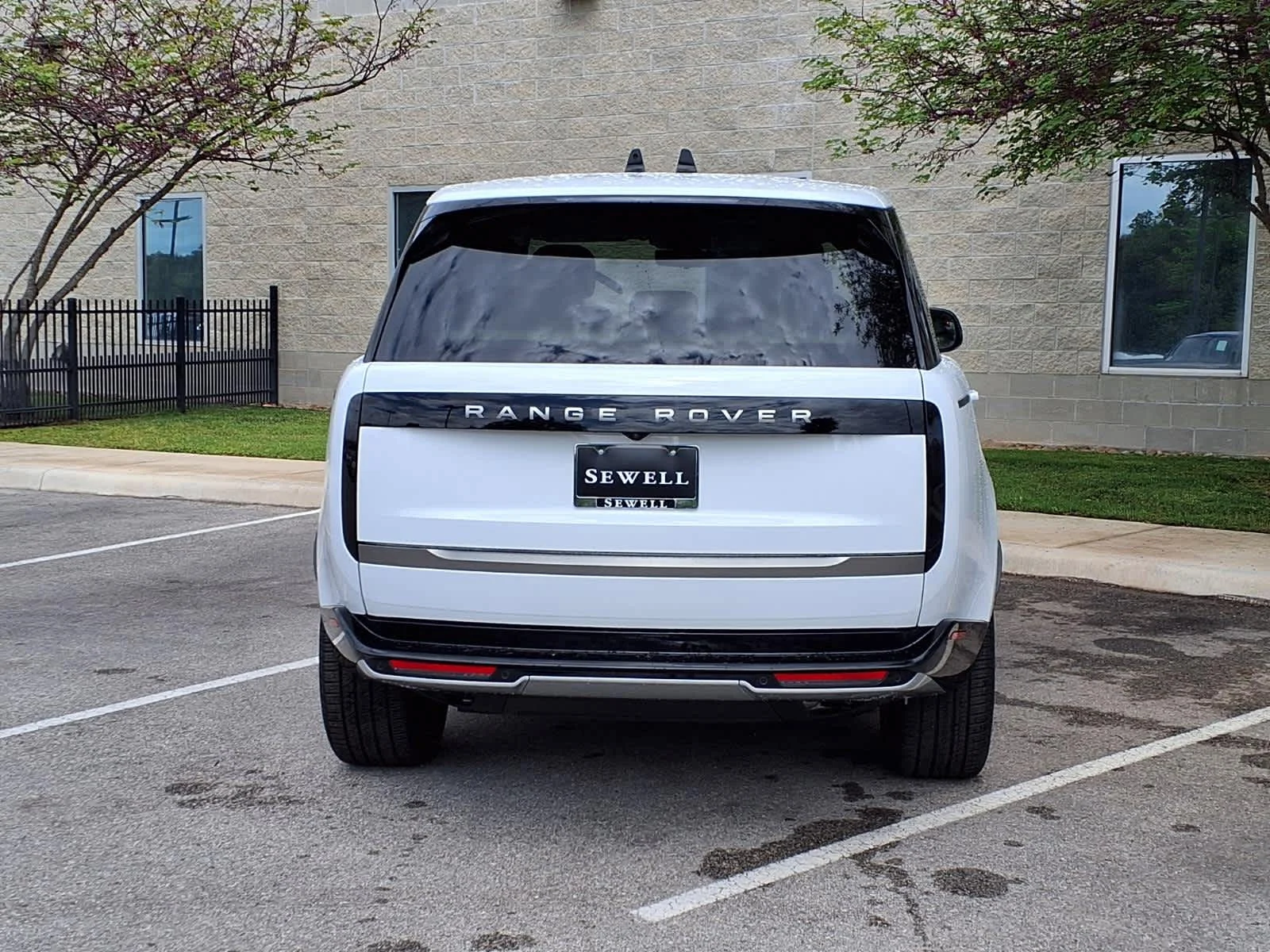 New 2026 Fuji White Land Rover SE image 5