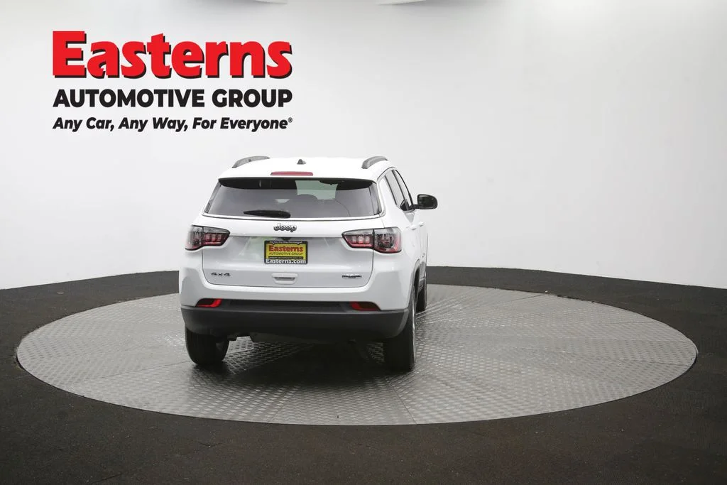Used 2024 White Jeep Latitude image 33