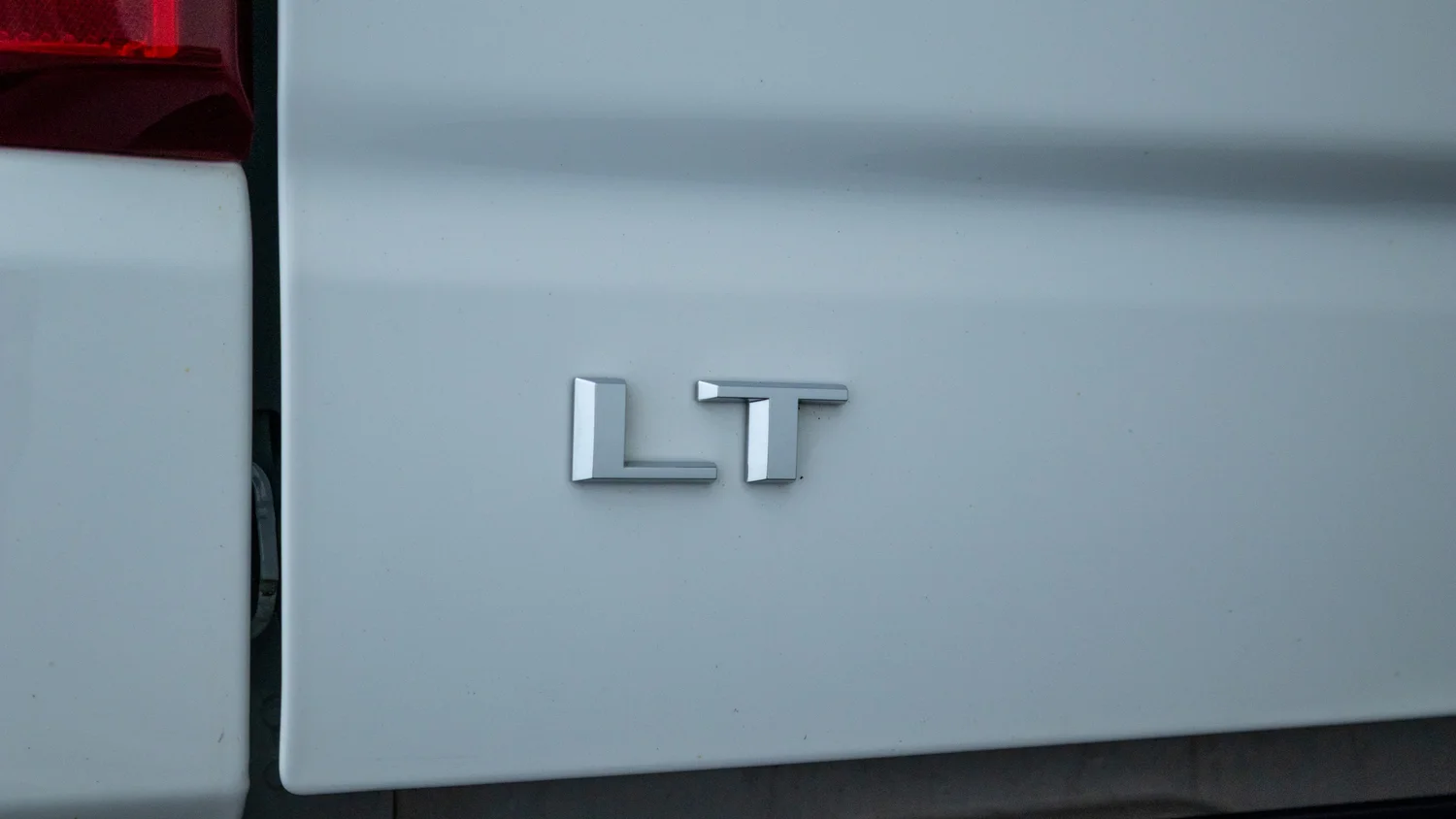 Used 2025 White Chevrolet LT image 29