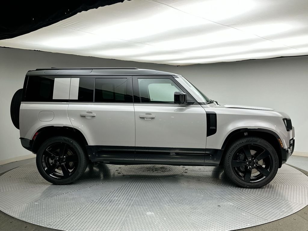 New 2026 Borasco Grey Metallic Land Rover X-Dynamic SE image 4