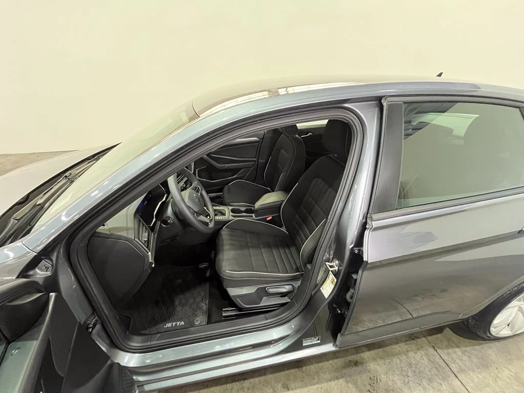 Used 2022 Gray Volkswagen 1.5T Sport image 19