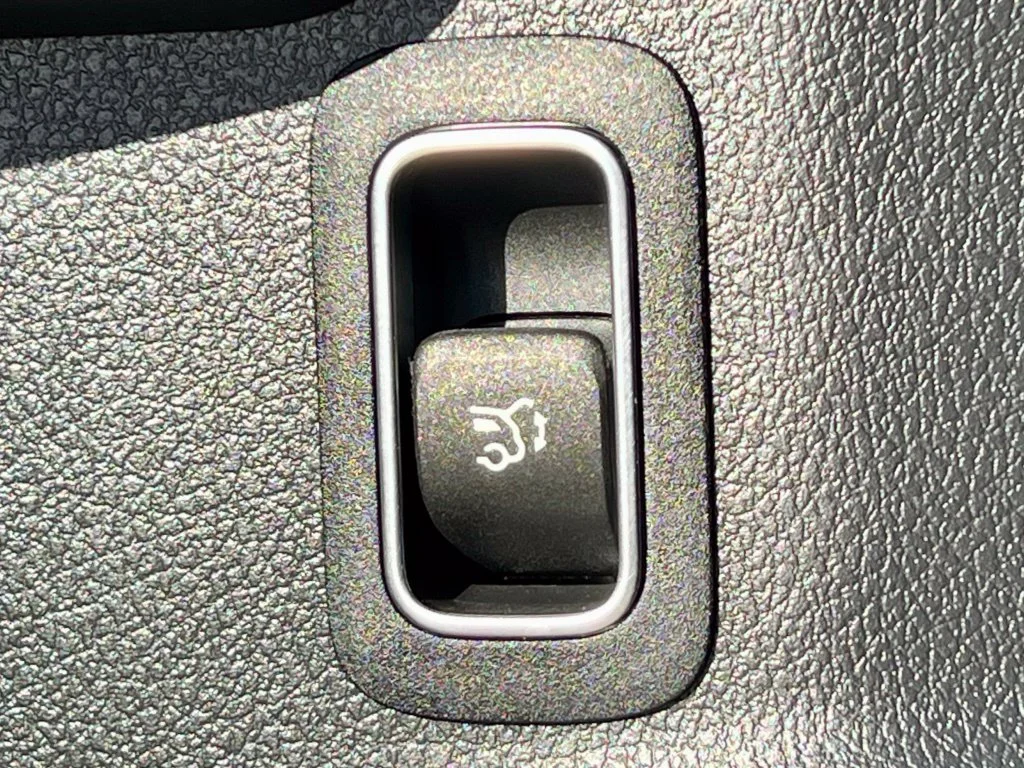 Used 2023  Mercedes-Benz GLA 250 image 36