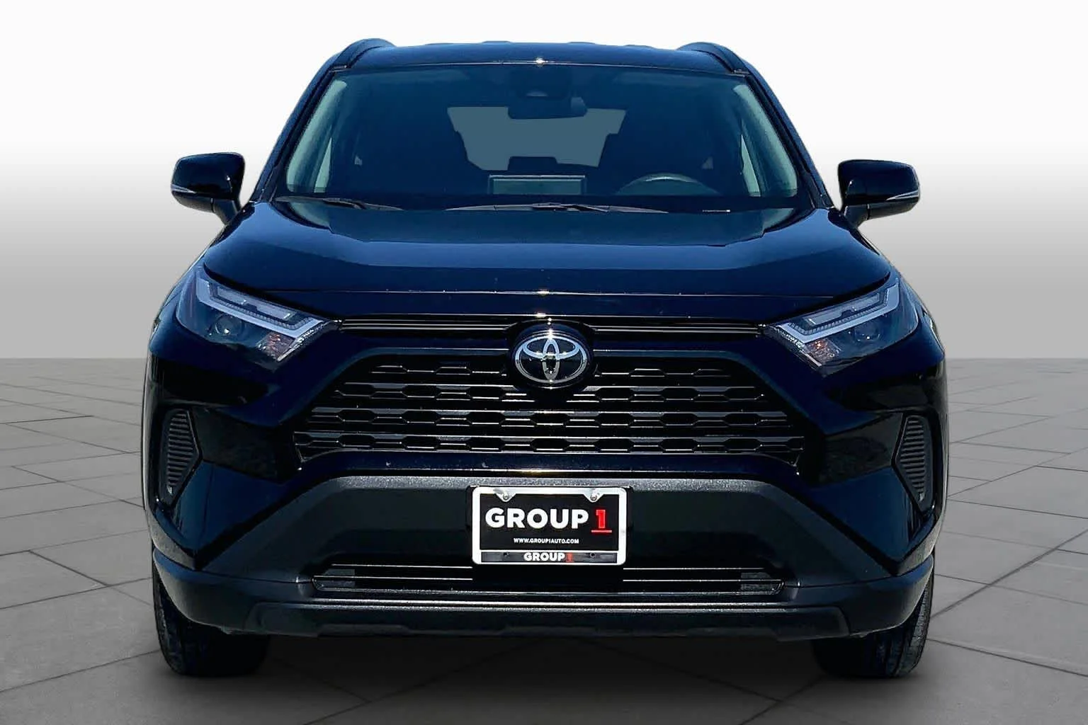 Used 2025 Midnight Black Metallic Toyota XLE image 4