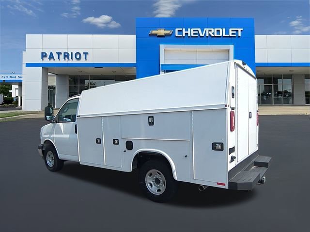 New 2025 Summit White Chevrolet 1WT image 9