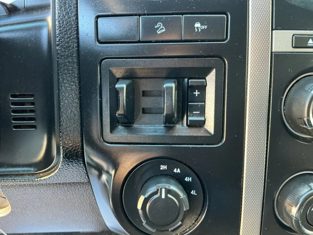 Used 2016 White Ford XL image 19