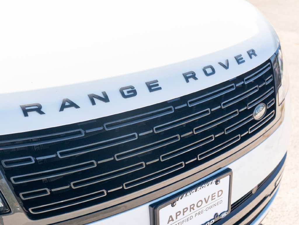 Used 2024 White Land Rover SE image 16